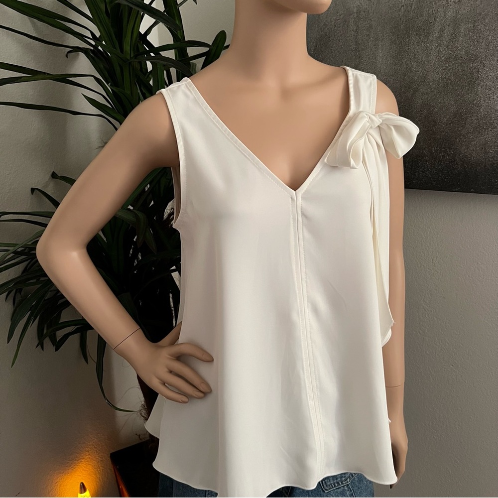 Joseph Ribkoff Creme White Sleeveless V-Neck Party Top